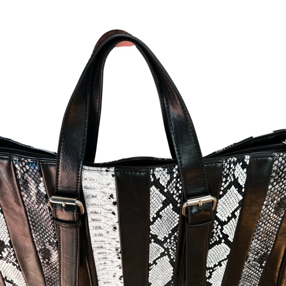 Buxton Laptop Bag Black and White Faux Reptile 18” x 13” - Picture 12 of 12